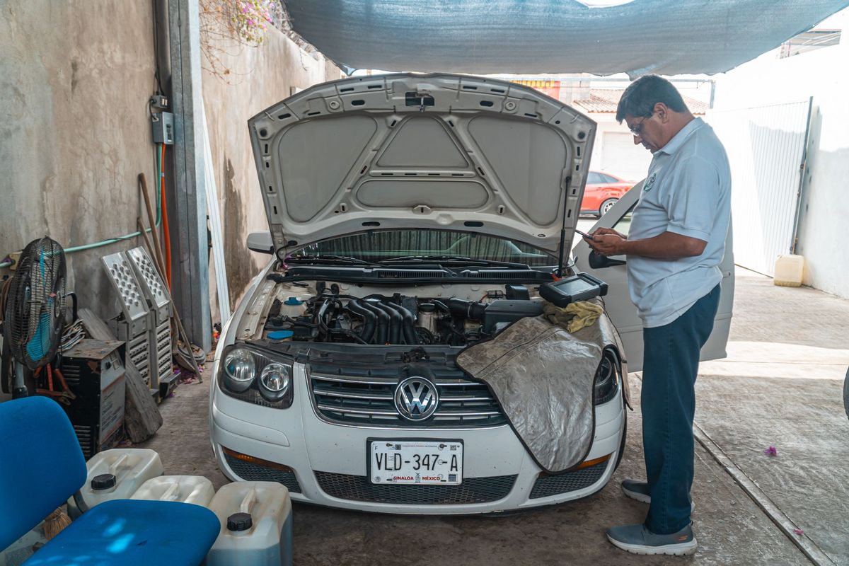 mechanic checking car battery