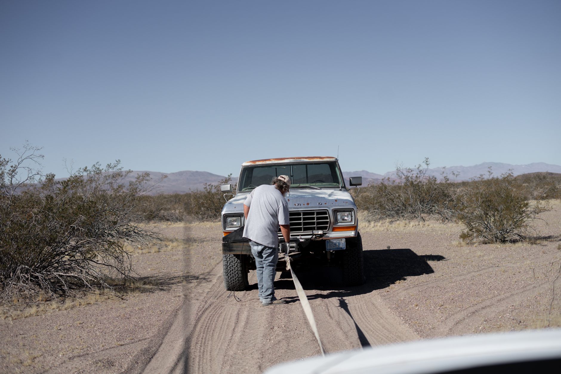 tow truck road
