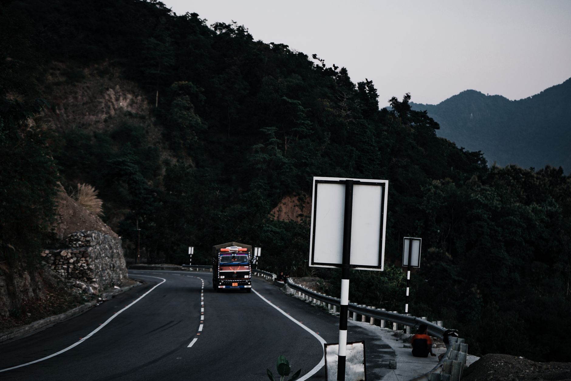 tow truck road