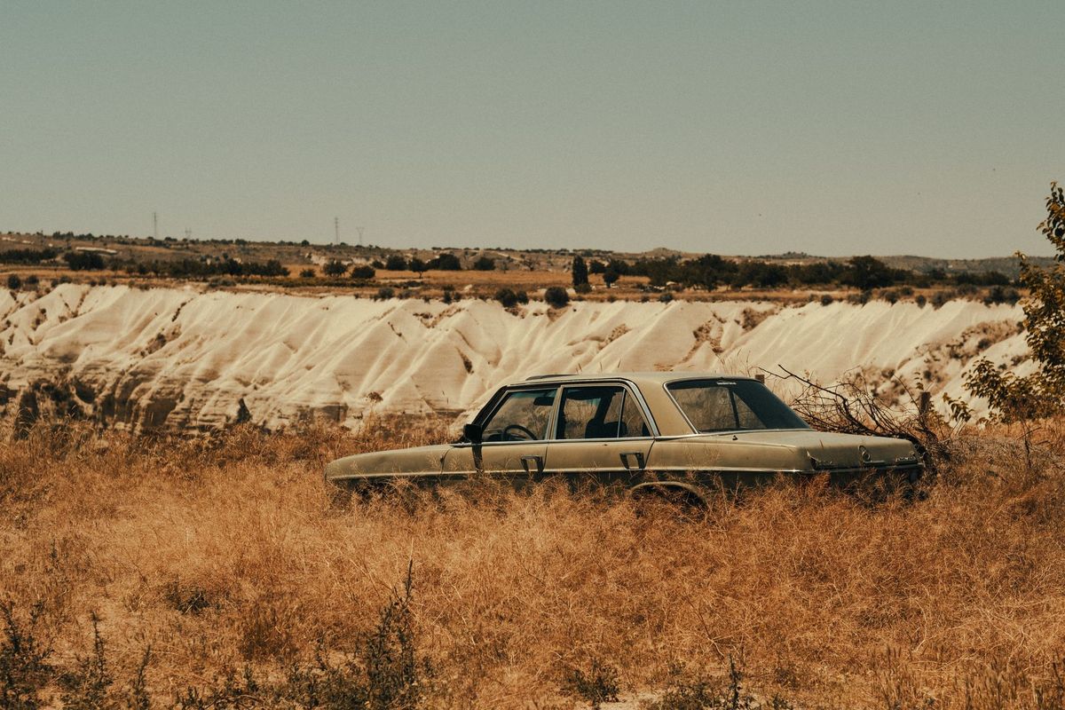 Car Broke Down on Houston Highway With No Phone Signal: What to Do Right Now