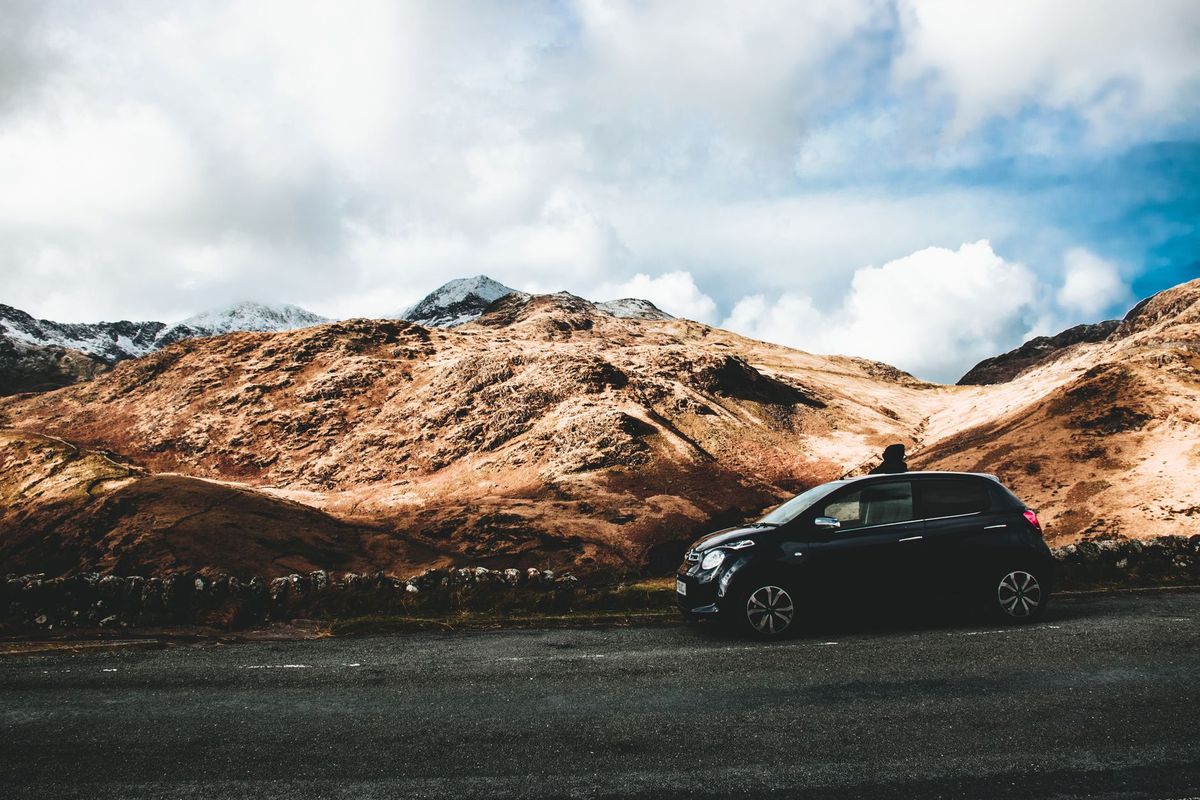 Car Broke Down on a Road Trip in the Middle of Nowhere: What to Do