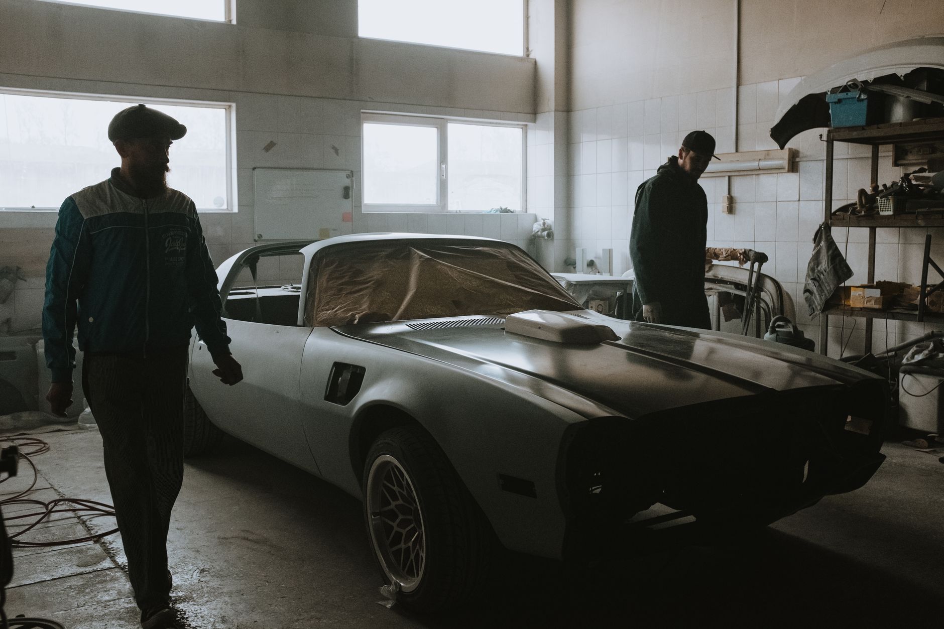 mechanic checking car battery