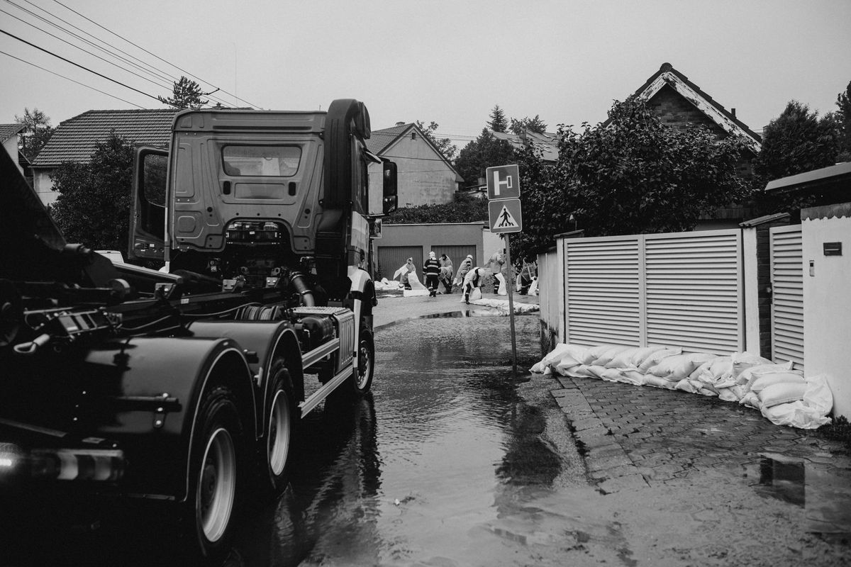 tow truck loading car