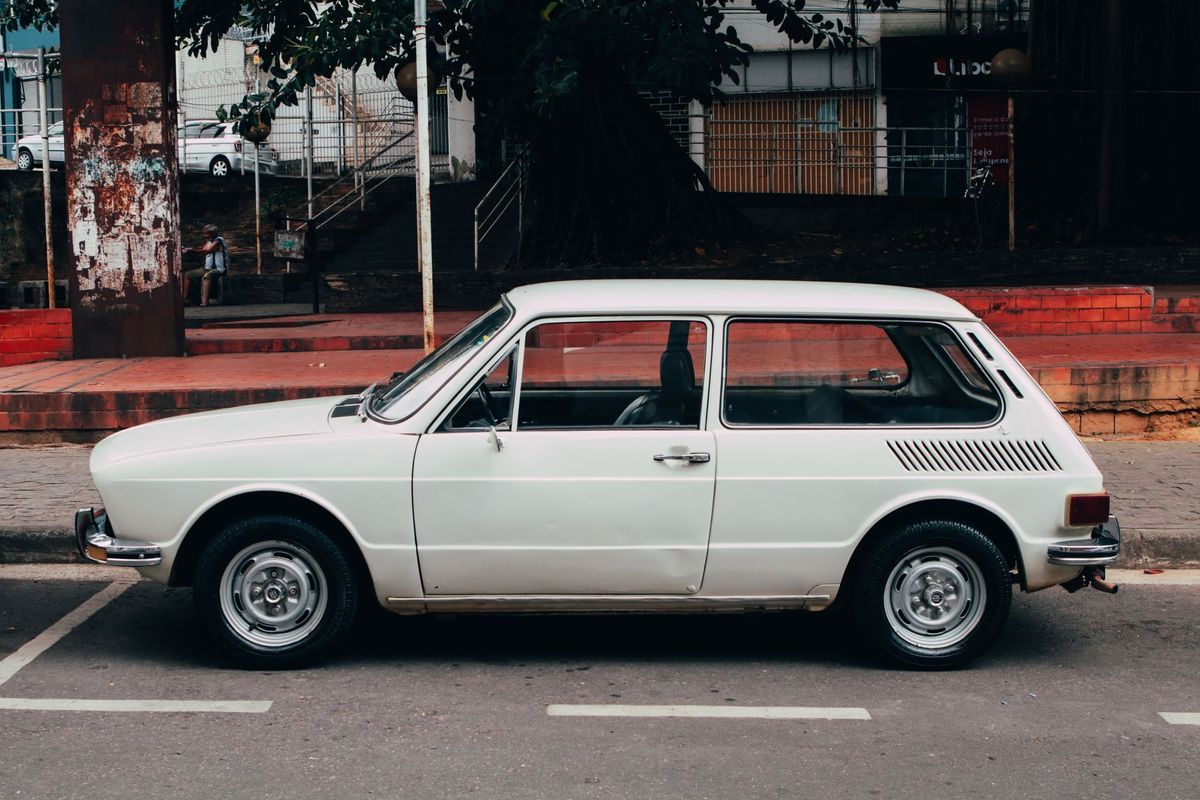 Car Stalled in Intersection How to Stay Safe: What to Do Right Now
