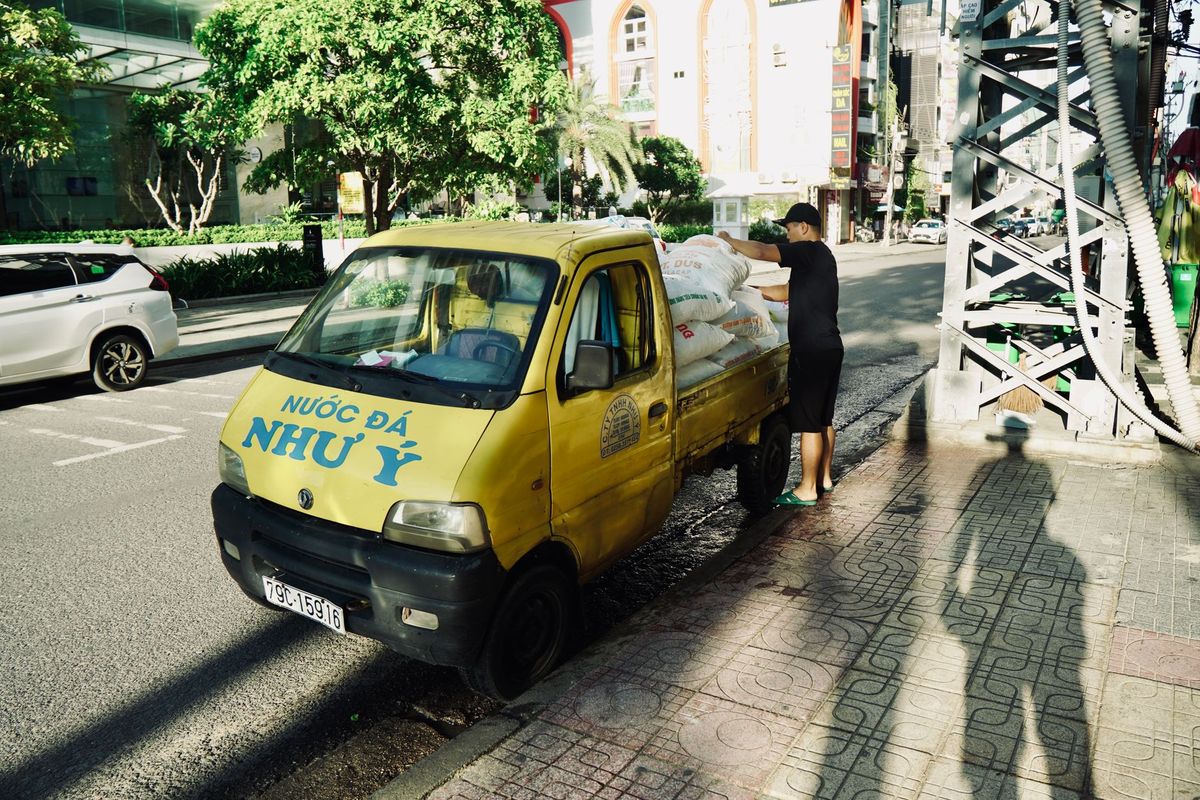 tow truck loading car