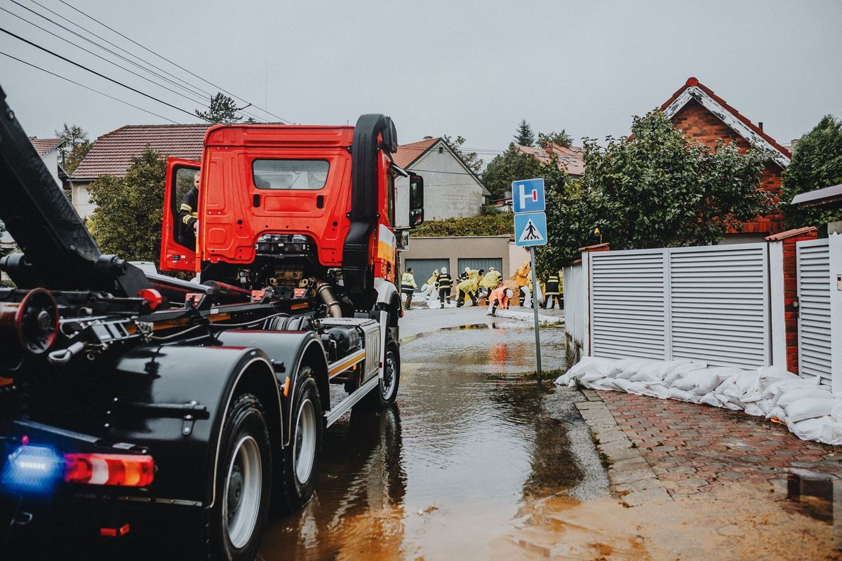 tow truck road