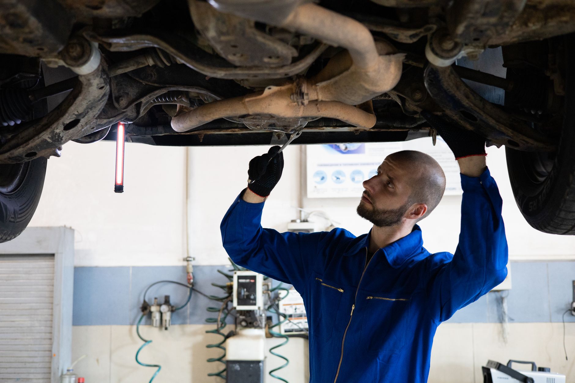 mechanic car engine diagnostic