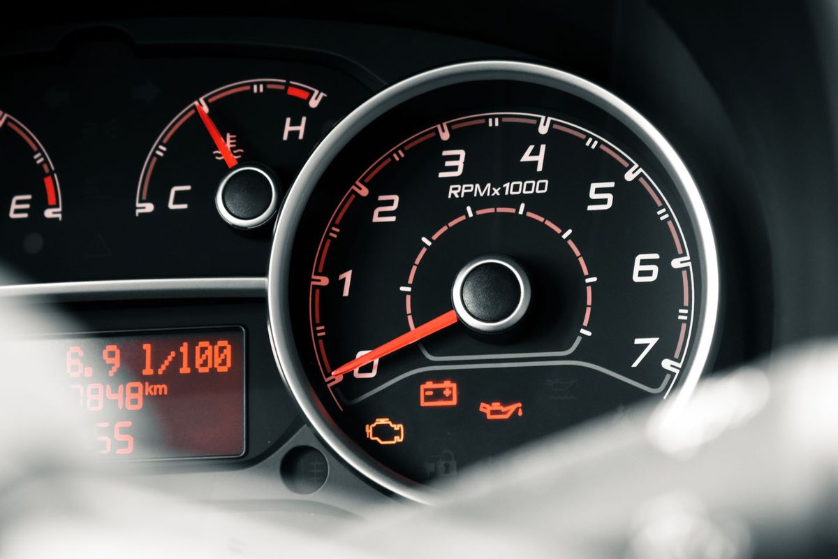 mechanic car engine diagnostic