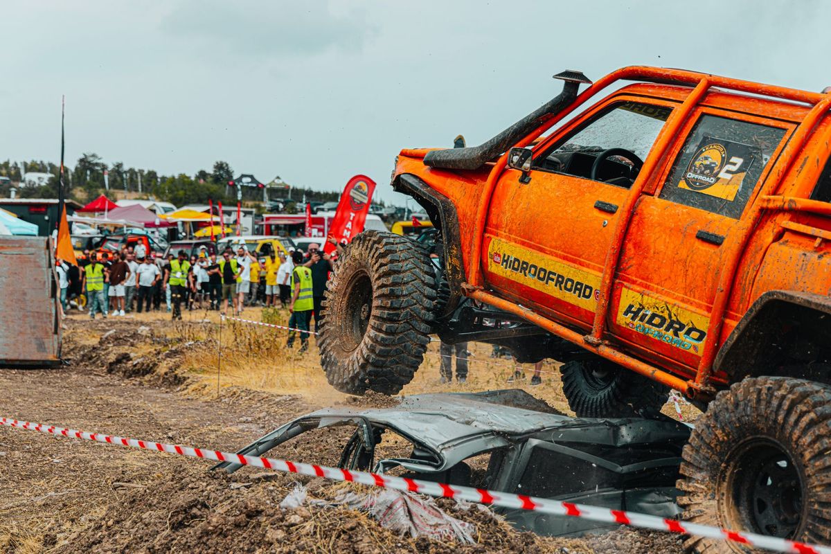tow truck loading car