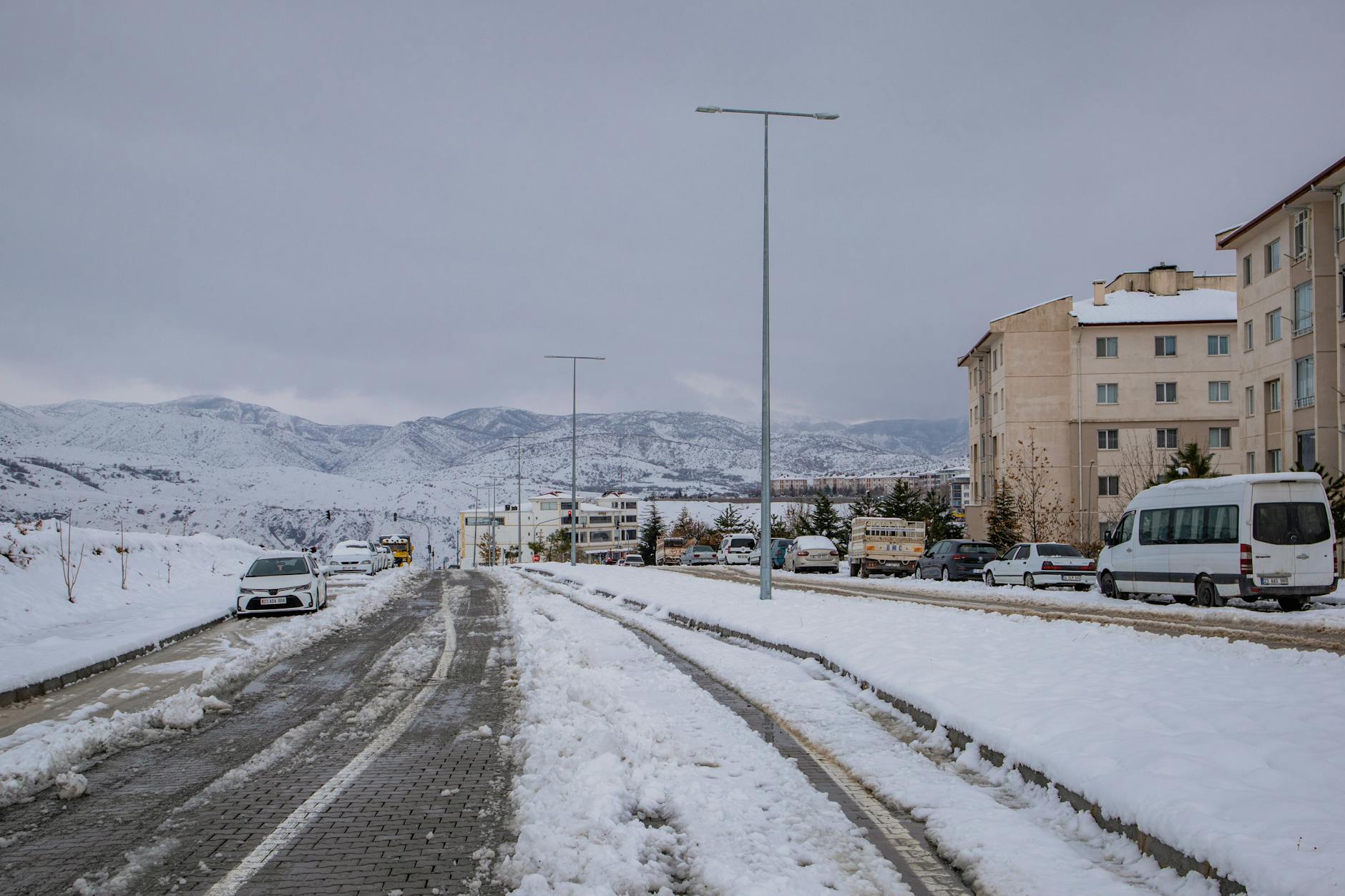 Driving in Snow: Emergency Kit Checklist