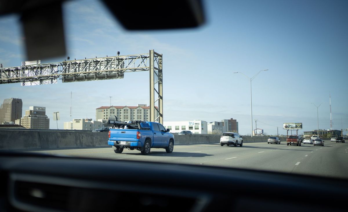 Electric Vehicle Ran Out of Charge on Highway: Tow or Charge?