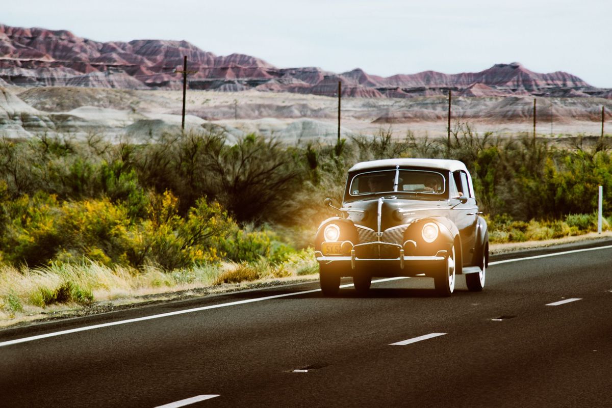 Emergency Triangle vs Flares: Which Is Safer on the Highway?