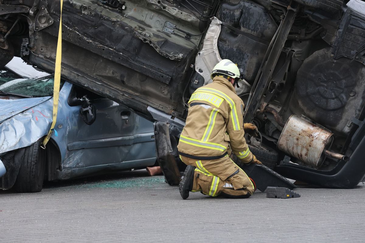 tow truck loading car