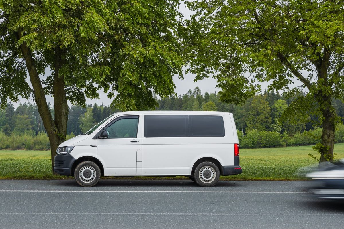 Flat Tire on Freeway No Spare Tire Options: What to Do Right Now
