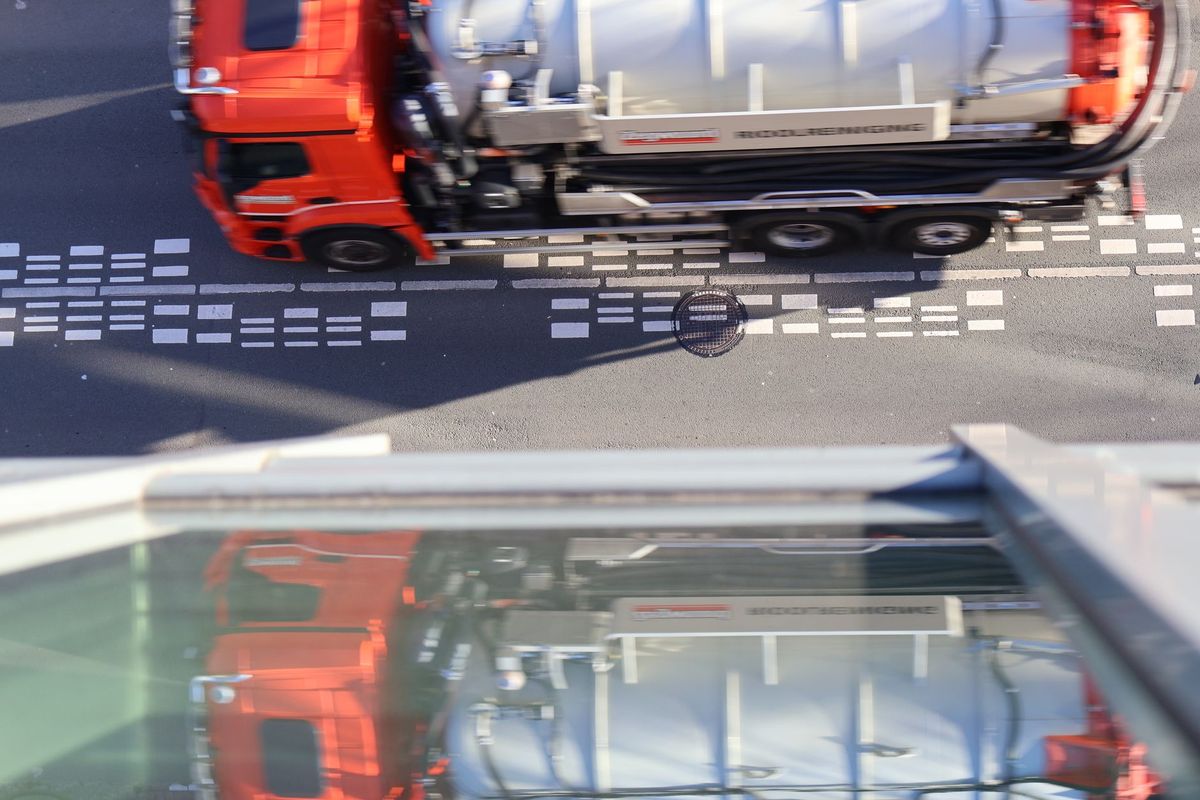 How Much to Tow a Car 100 Miles on the Interstate: What You'll Pay Right Now