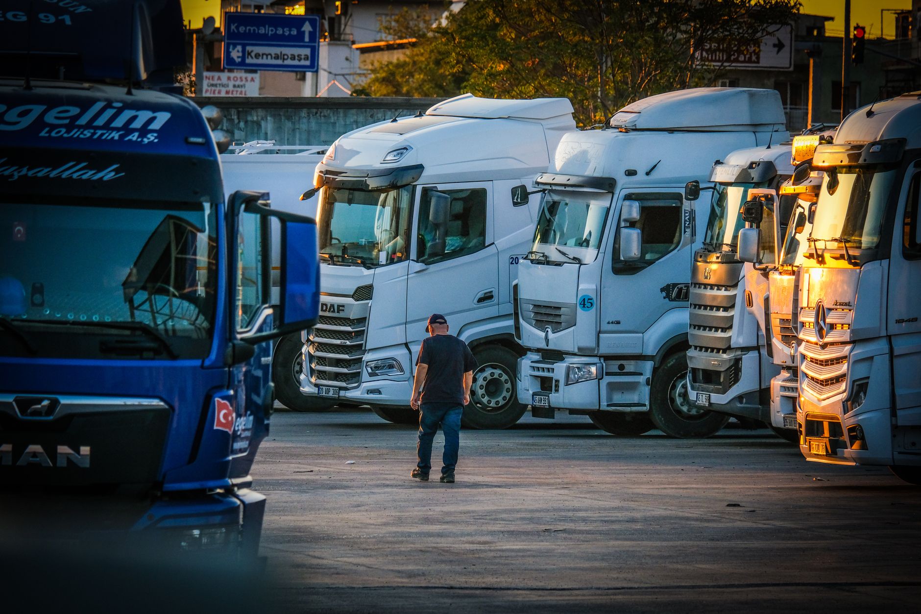 Does Insurance Cover Towing After an Accident Deductible: What You'll Actually Pay