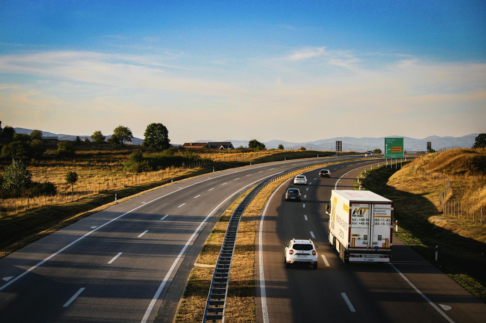 Roadside Assistance vs Calling Tow Truck Direct: Which Is Better?