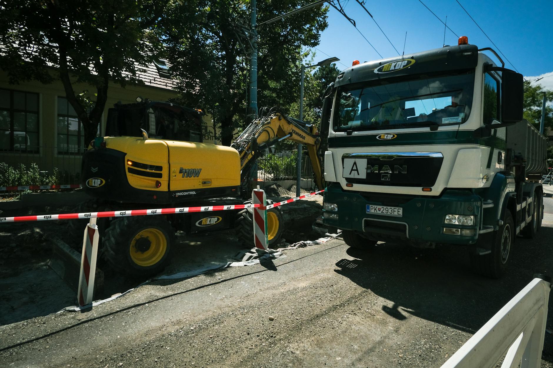 tow truck loading car