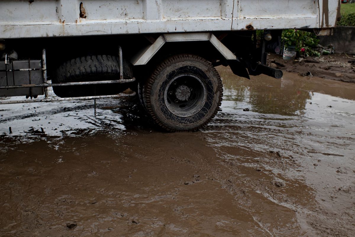 tow truck road