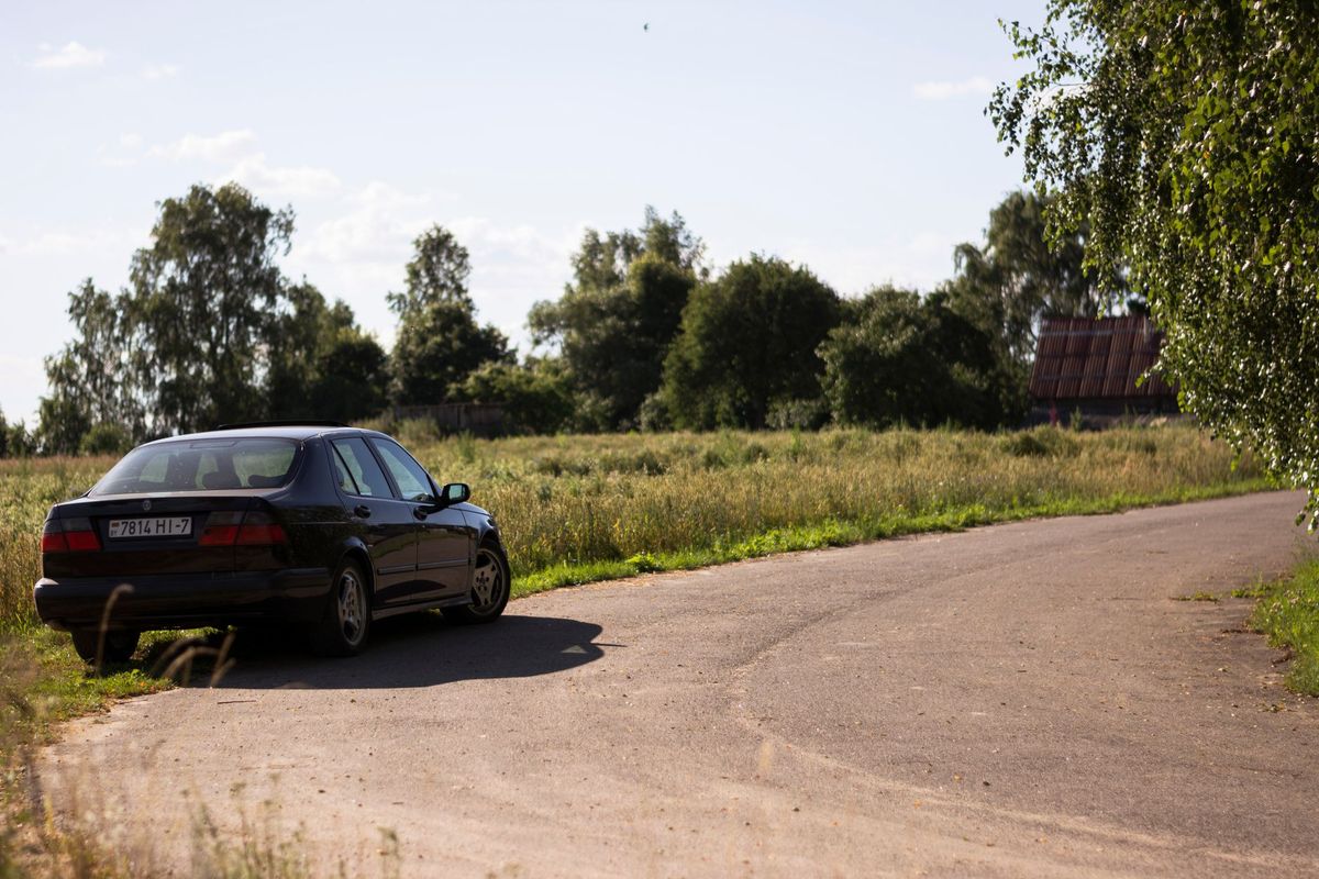 Stuck on Railroad Tracks and Car Won't Start: What to Do Right Now
