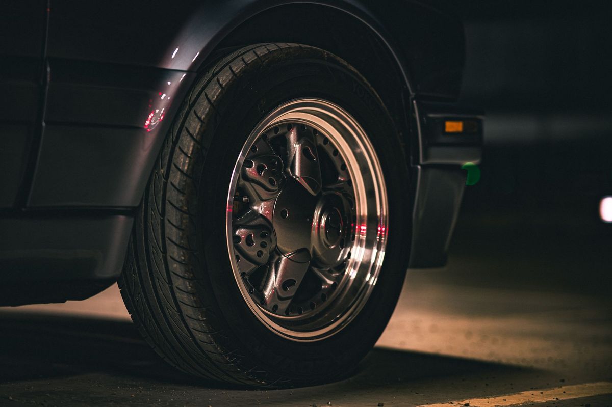 Tire Blew Out on Freeway and Car Won't Move: Who Do You Call Right Now