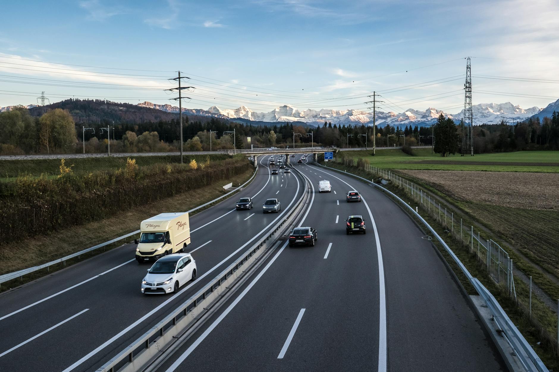 Tow Truck Cost: AAA vs Non-AAA in Chicago at Night
