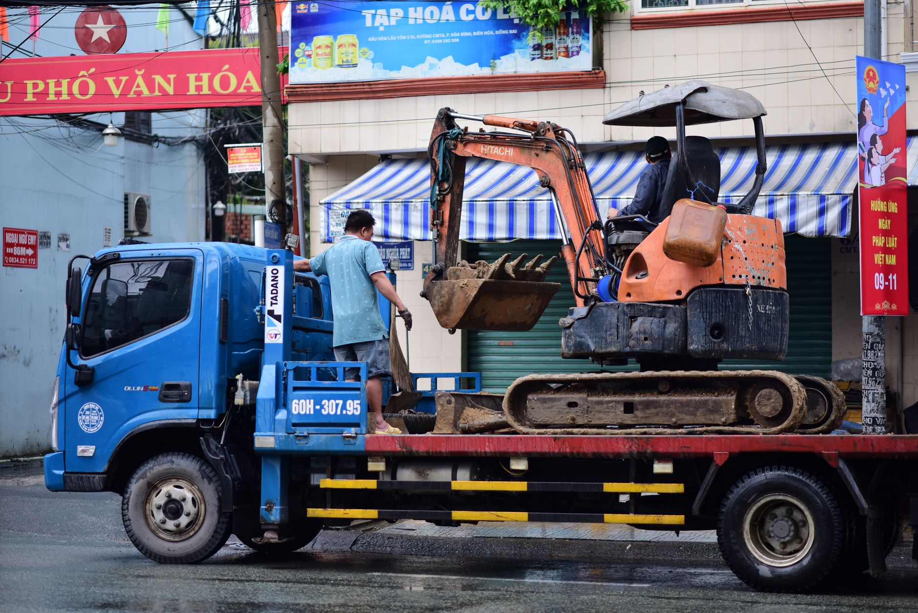tow truck loading car