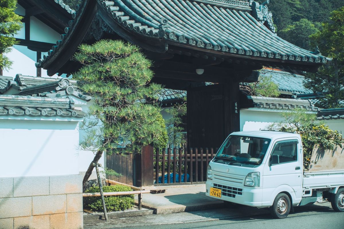 tow truck loading car