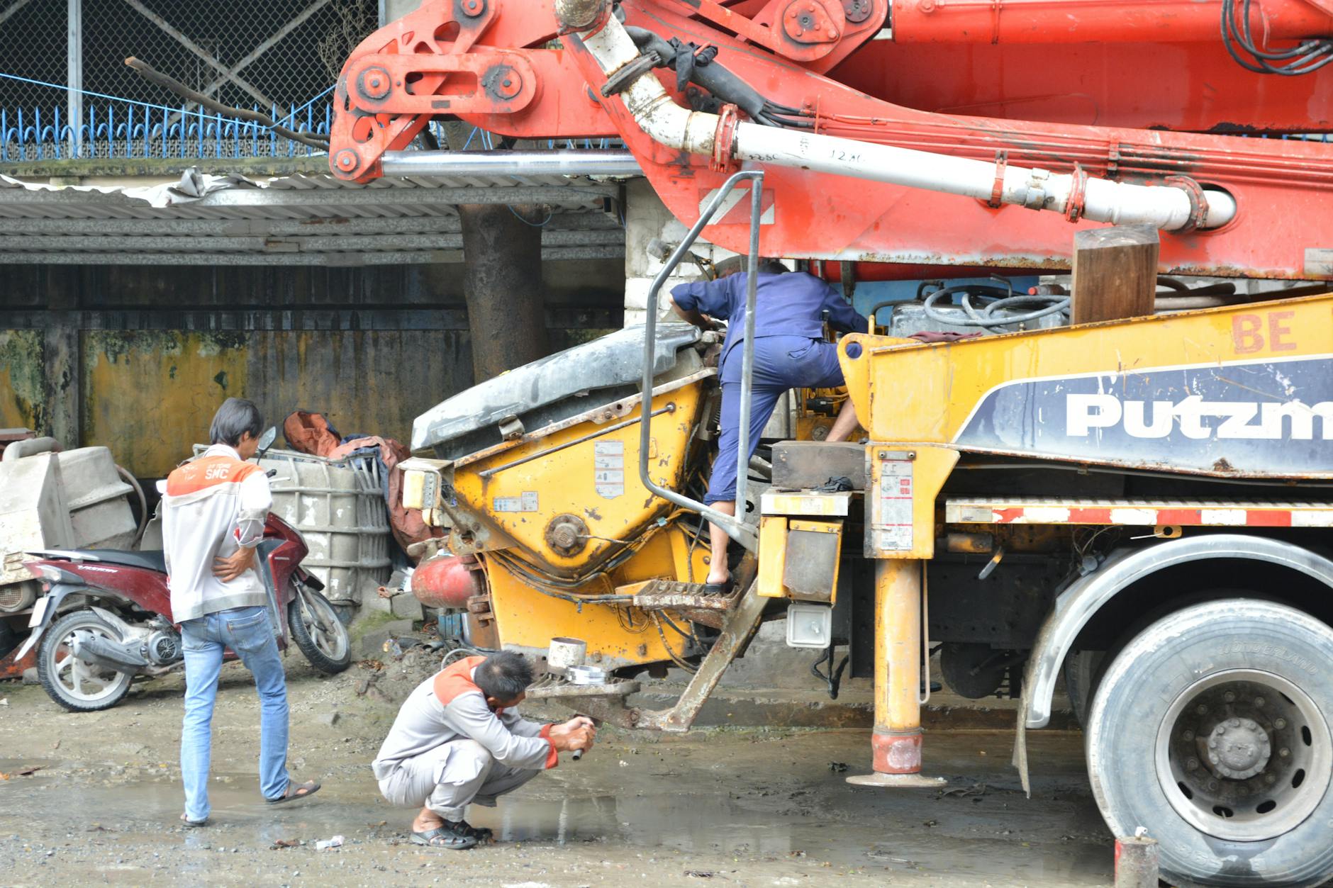 tow truck loading car
