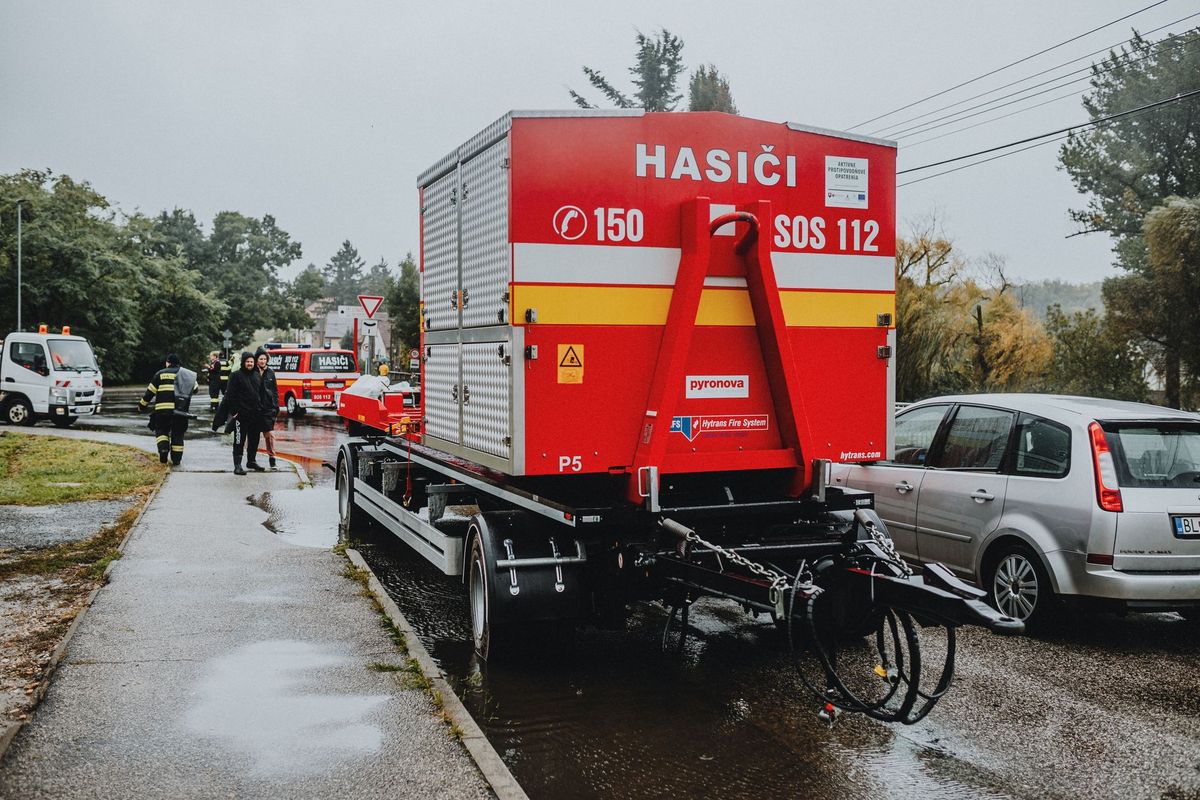 tow truck loading car