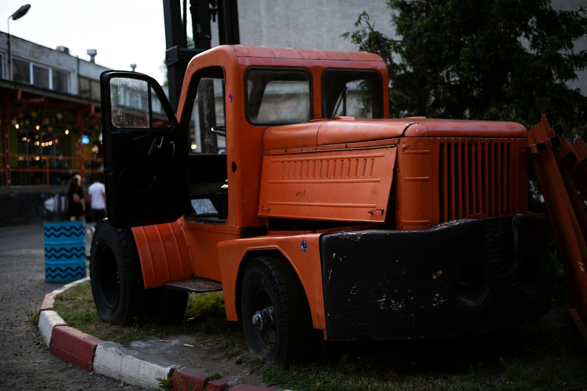Towing Cost From Interstate to Dealership: What You'll Pay Right Now
