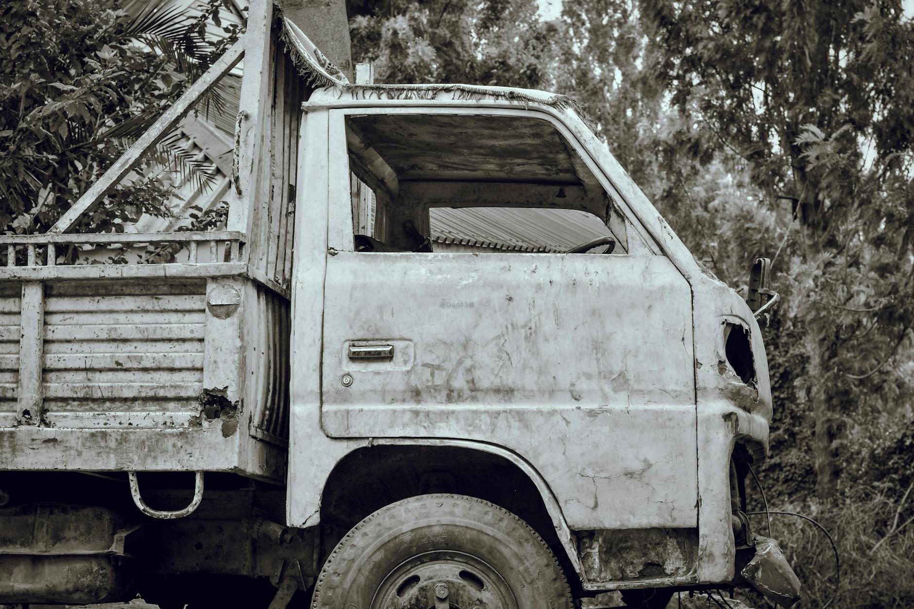 Towing Cost in Houston Texas: Flatbed vs Hook and Chain