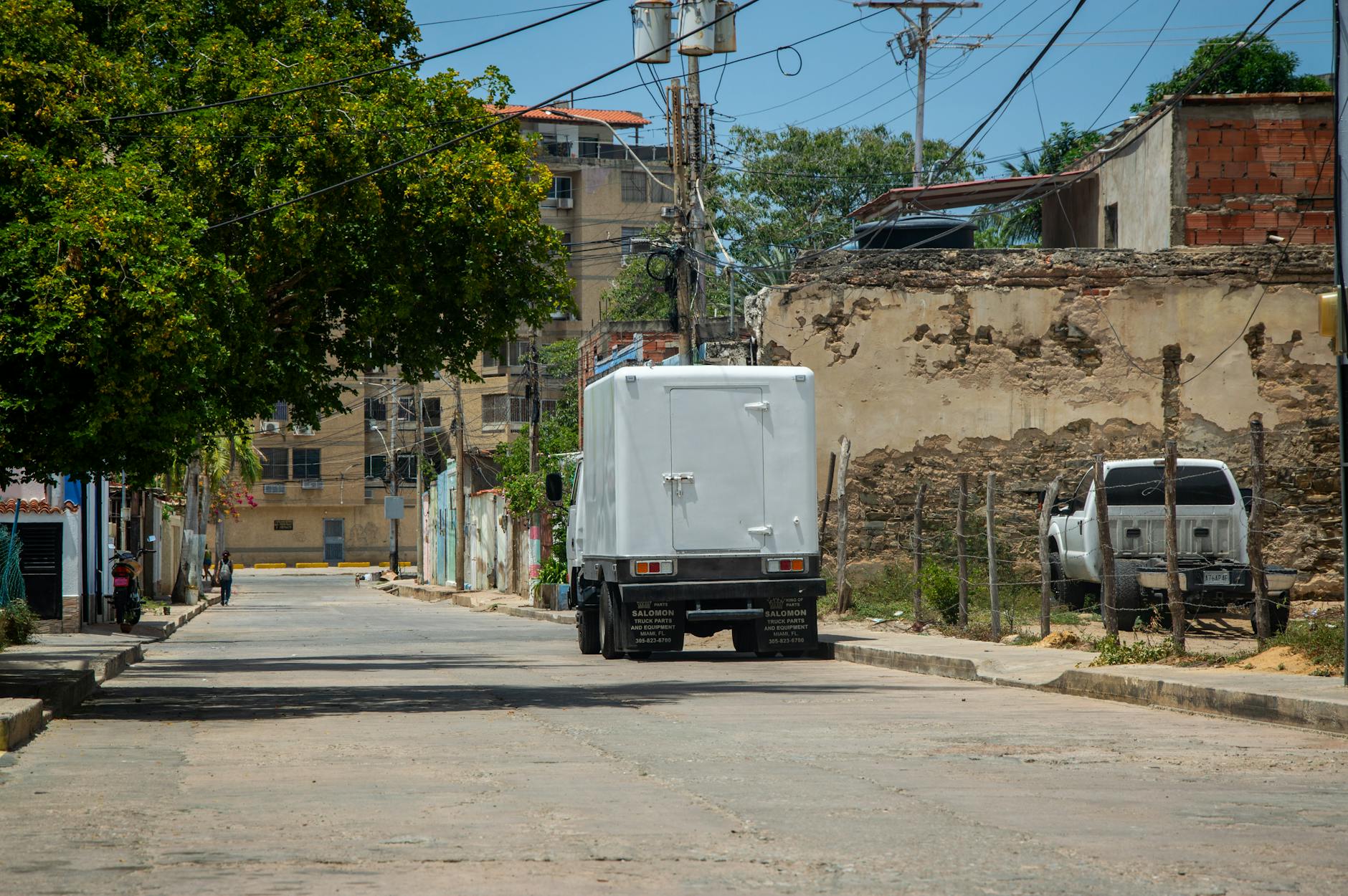 Sunday Emergency Towing Costs in Houston: What You'll Pay Right Now