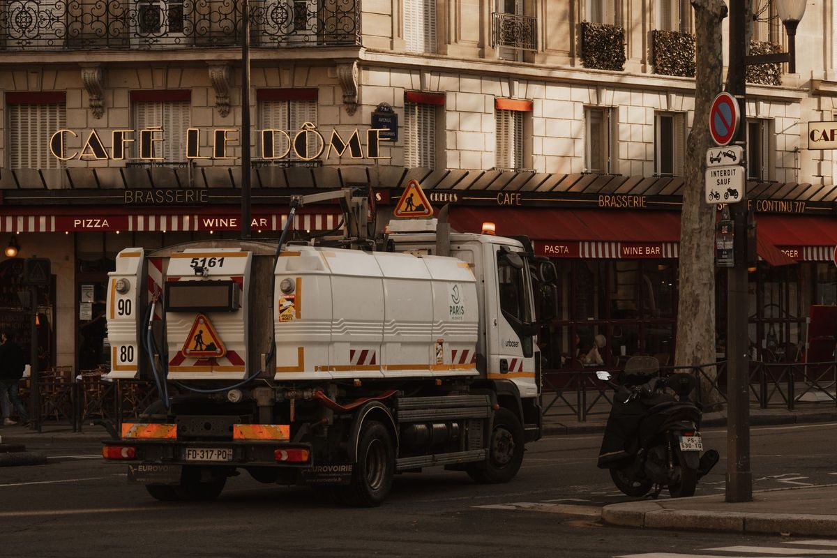 tow truck loading car