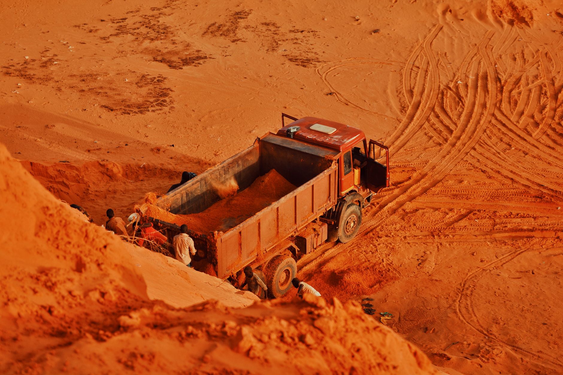 tow truck loading car