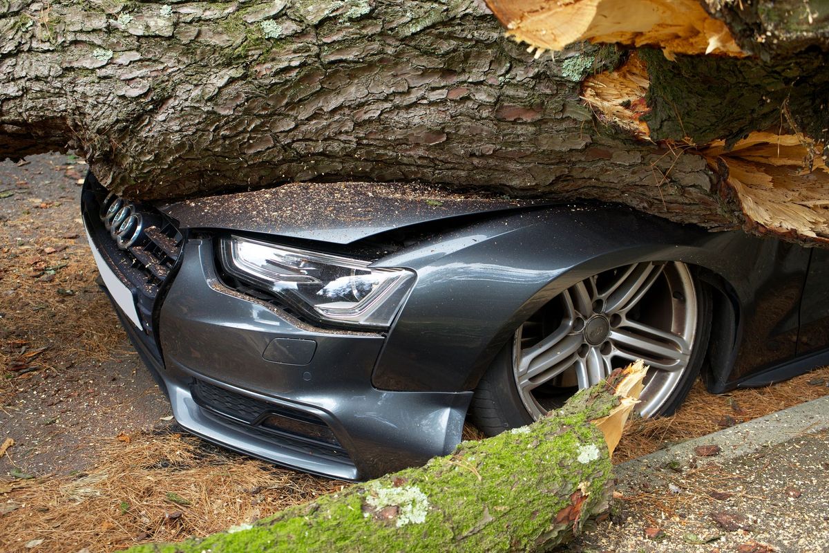 Wheel Fell Off Car While Driving: Who to Call Right Now